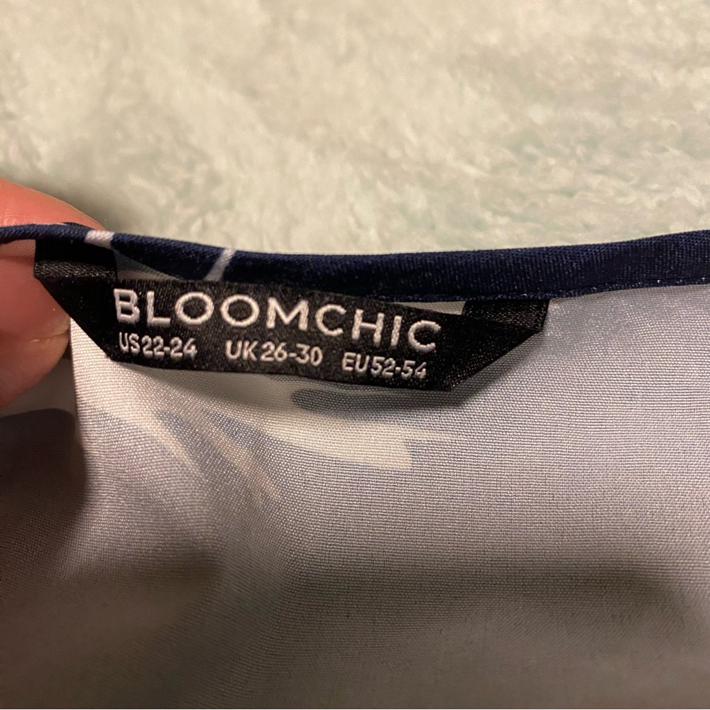 BloomChic Floral Blue and White Blouse with Arm Detail Size 22-24 - Picture 5 of 10
